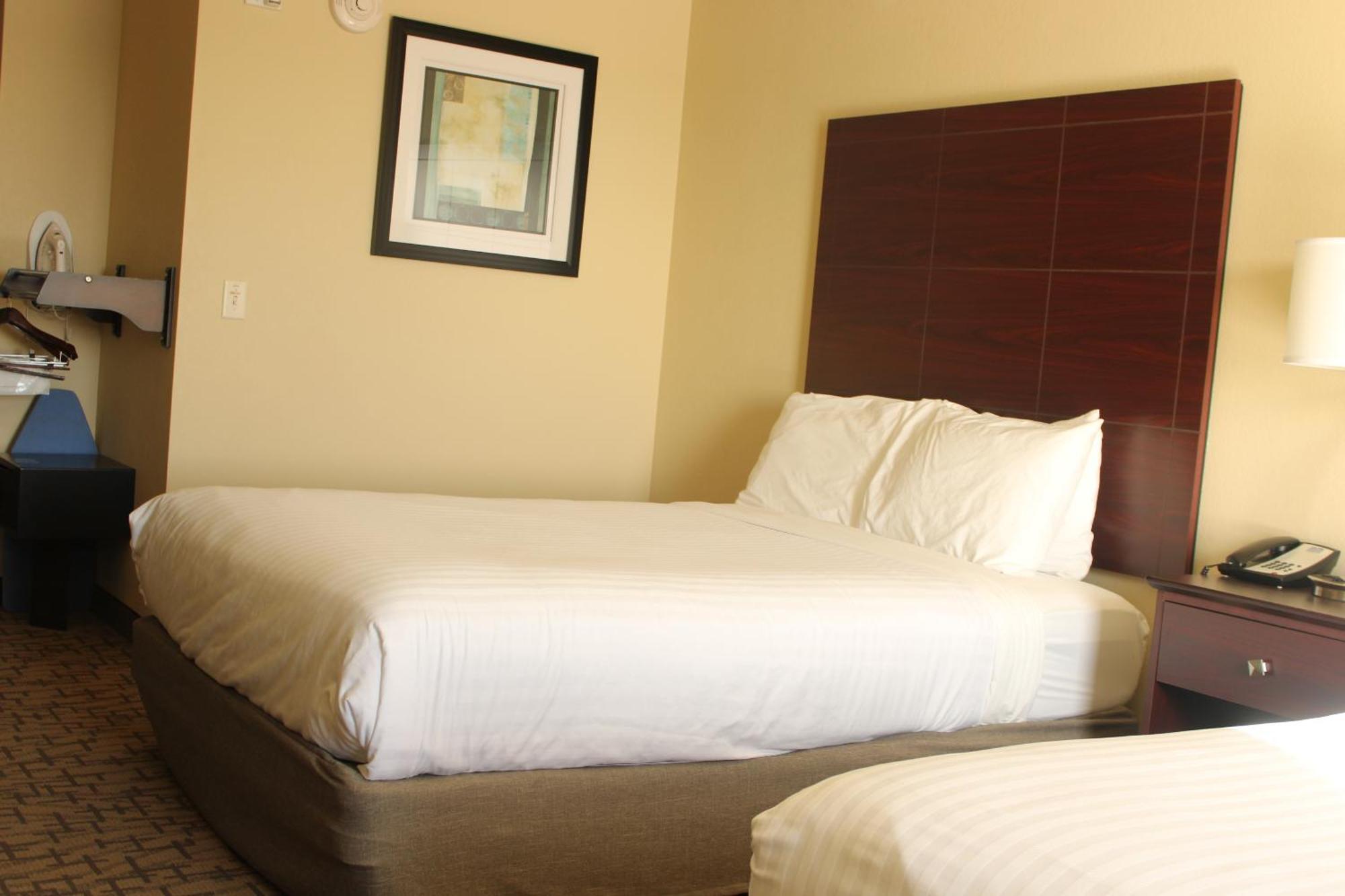 Cobblestone Hotel & Suites - Devils Lake Dış mekan fotoğraf